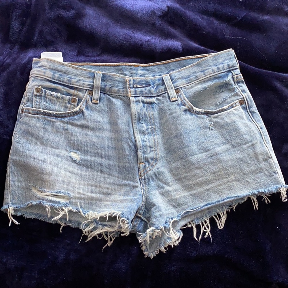 Revolve x Levi’s 501 Light Wash High Waisted Jean Shorts - Picture 7 of 8